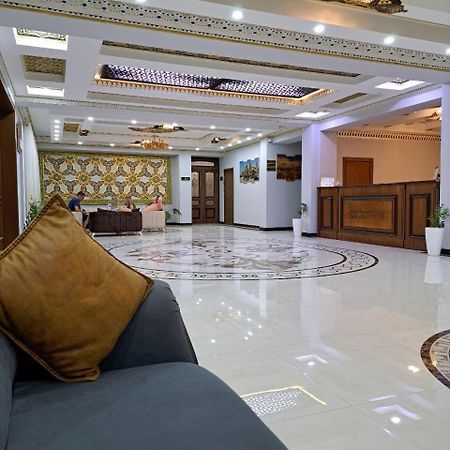 בוקורו Caravan Plaza Inn Boutique מראה חיצוני תמונה