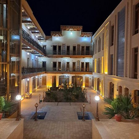 בוקורו Caravan Plaza Inn Boutique מראה חיצוני תמונה
