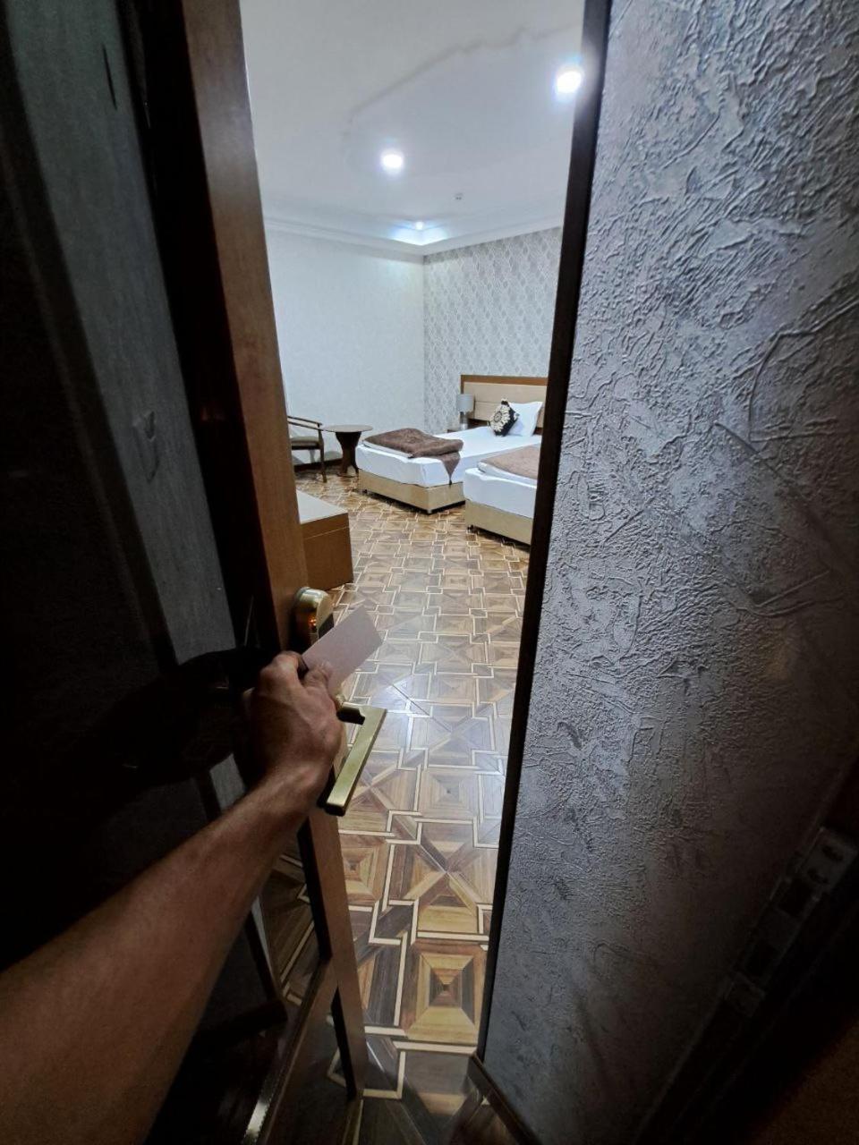 בוקורו Caravan Plaza Inn Boutique מראה חיצוני תמונה