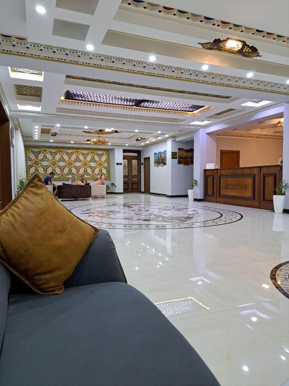 בוקורו Caravan Plaza Inn Boutique מראה חיצוני תמונה