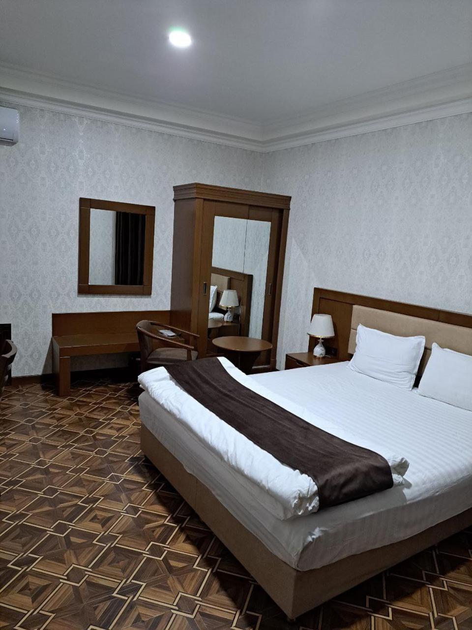 בוקורו Caravan Plaza Inn Boutique מראה חיצוני תמונה
