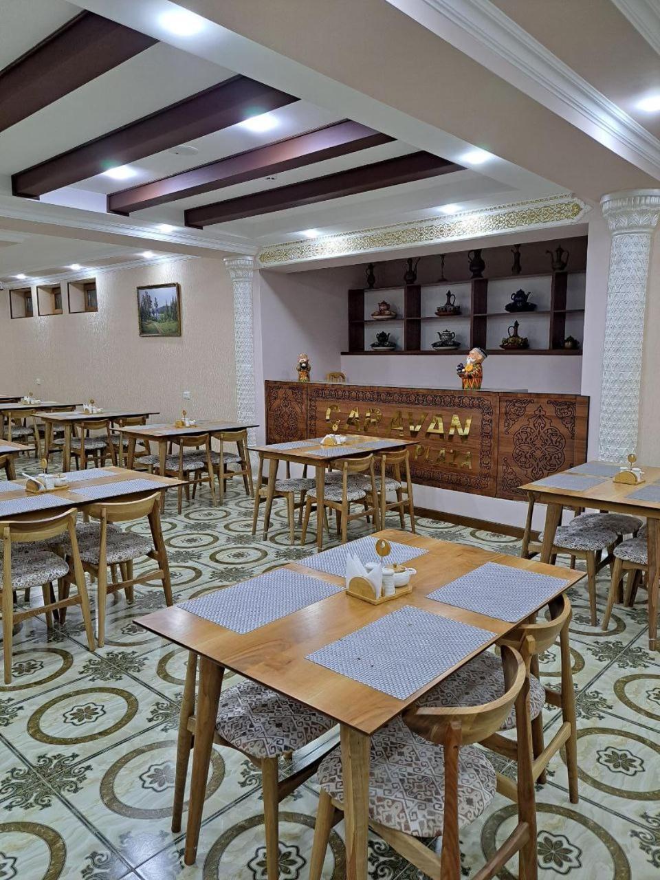 בוקורו Caravan Plaza Inn Boutique מראה חיצוני תמונה