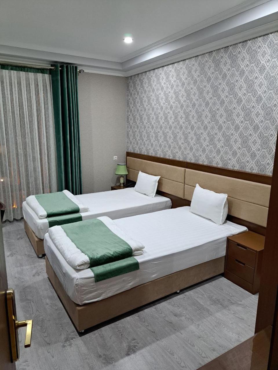 בוקורו Caravan Plaza Inn Boutique מראה חיצוני תמונה