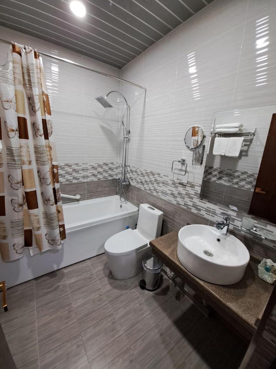 בוקורו Caravan Plaza Inn Boutique מראה חיצוני תמונה