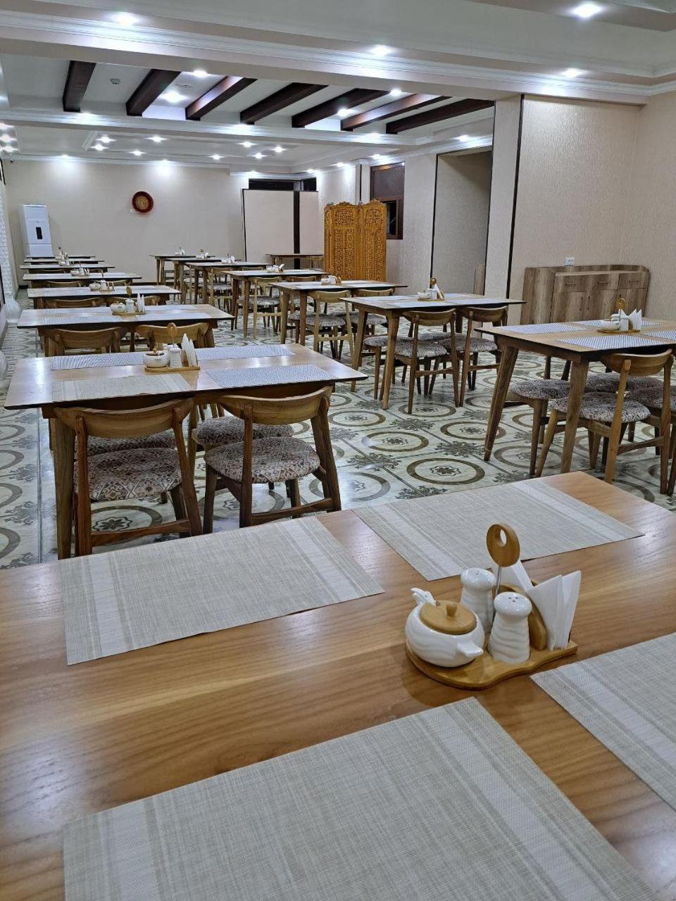בוקורו Caravan Plaza Inn Boutique מראה חיצוני תמונה