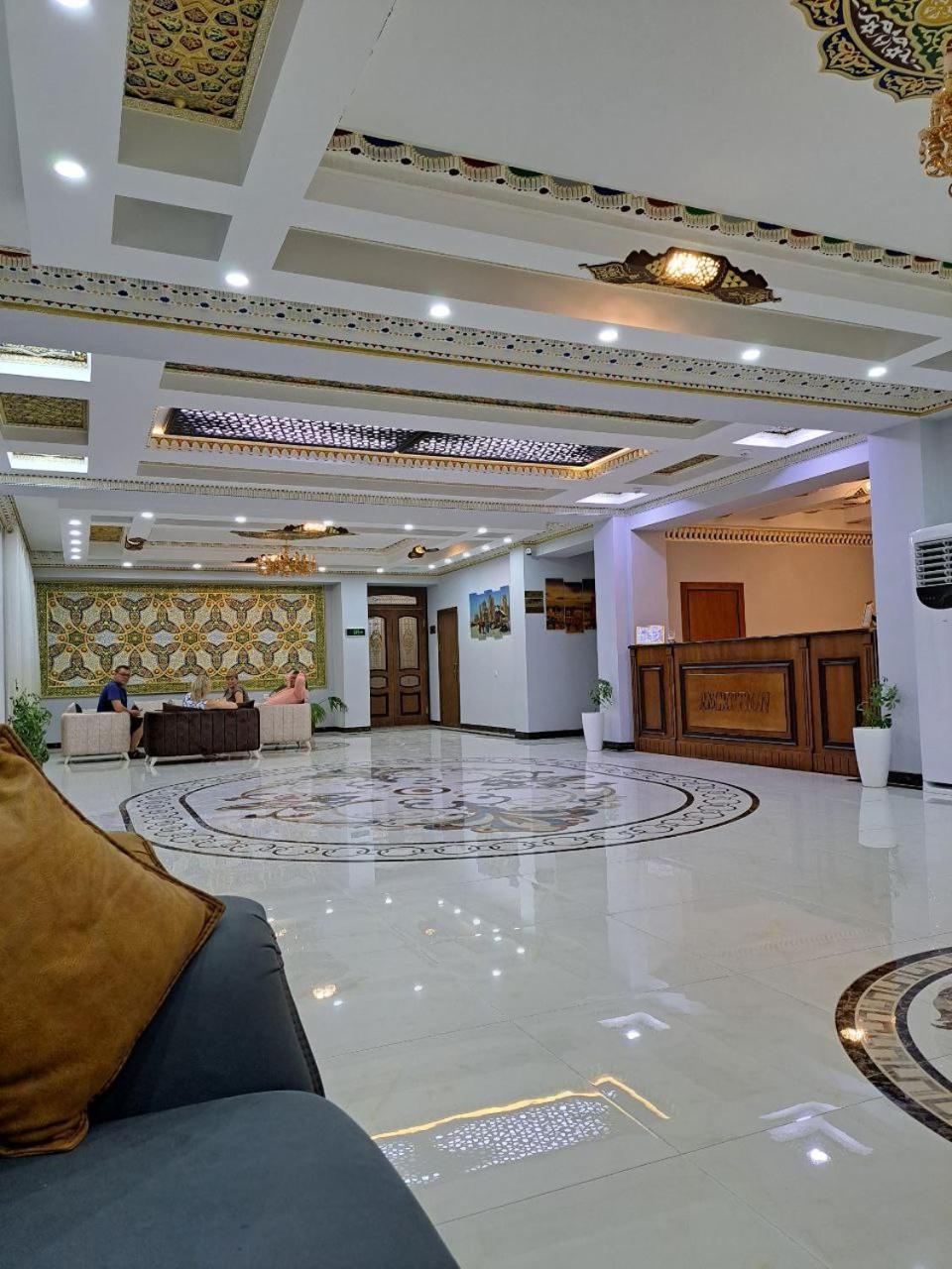 בוקורו Caravan Plaza Inn Boutique מראה חיצוני תמונה